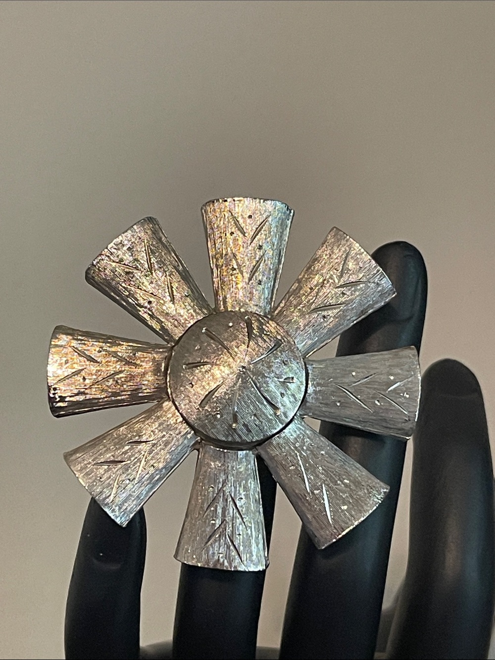 Vintage Kramer Etched Brushed Silver-Tone Flower Brooch - Picture 3 of 7
